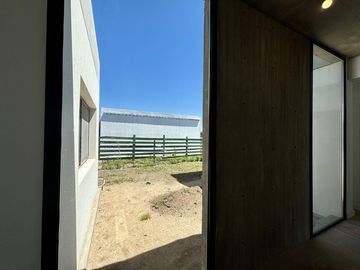 VENTA CASA SAN SEBASTIAN AREA 10 - 4 AMBIENTES