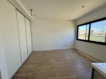 VENTA CASA SAN SEBASTIAN AREA 10 - 4 AMBIENTES
