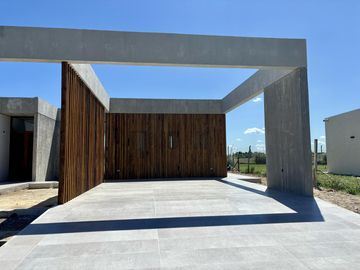 VENTA CASA SAN SEBASTIAN AREA 10 - 4 AMBIENTES