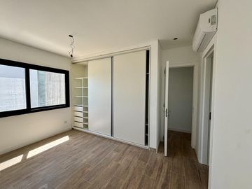 VENTA CASA SAN SEBASTIAN AREA 10 - 4 AMBIENTES