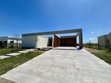 VENTA CASA SAN SEBASTIAN AREA 10 - 4 AMBIENTES