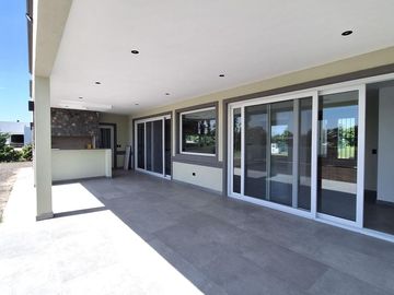 casa a estrenar a la venta en lujan Everlinks uf 210