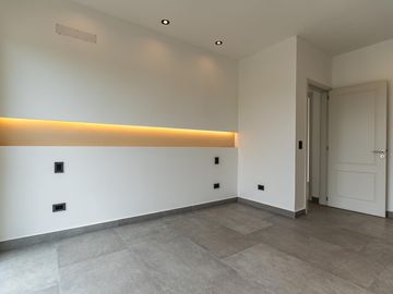 casa a estrenar a la venta en lujan Everlinks uf 210