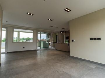 casa a estrenar a la venta en lujan Everlinks uf 210