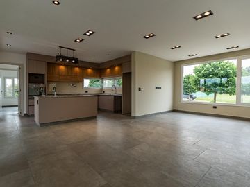 casa a estrenar a la venta en lujan Everlinks uf 210