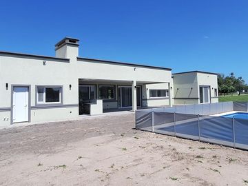 casa a estrenar a la venta en lujan Everlinks uf 210