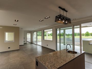 casa a estrenar a la venta en lujan Everlinks uf 210