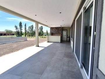 casa a estrenar a la venta en lujan Everlinks uf 210