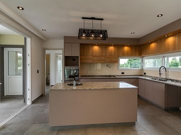 casa a estrenar a la venta en lujan Everlinks uf 210