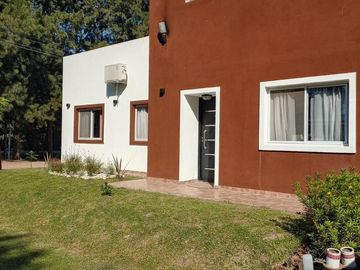 Casa en venta - 3 Dormitorios 3 Baños - 330Mts2 -  La Plata