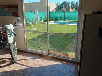 Casa en venta - 3 Dormitorios 3 Baños - 330Mts2 -  La Plata