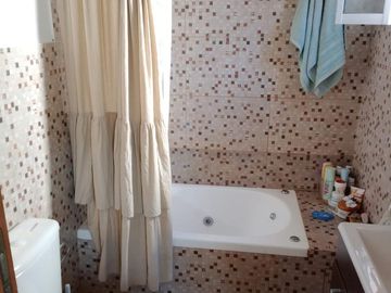 Casa en venta - 3 Dormitorios 3 Baños - 330Mts2 -  La Plata