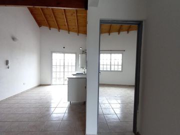 Venta Departamento 4 ambientes con balcón al frente en Quilmes. Se aceptan permutas!