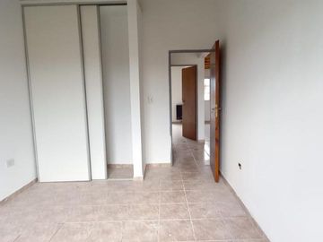 Venta Departamento 4 ambientes con balcón al frente en Quilmes. Se aceptan permutas!