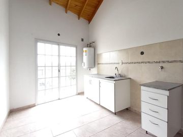 Venta Departamento 4 ambientes con balcón al frente en Quilmes. Se aceptan permutas!