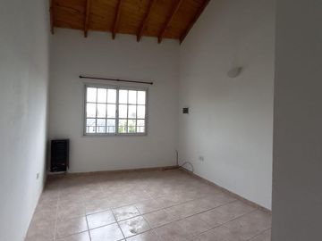 Venta Departamento 4 ambientes con balcón al frente en Quilmes. Se aceptan permutas!