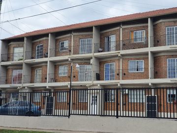 Venta Departamento 4 ambientes con balcón al frente en Quilmes. Se aceptan permutas!