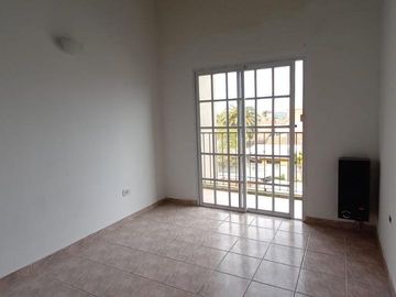 Venta Departamento 4 ambientes con balcón al frente en Quilmes. Se aceptan permutas!