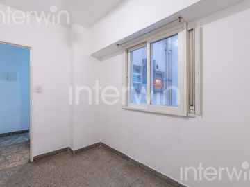 Departamento de 3 ambientes   dependencias de servicio - Flores - VENTA