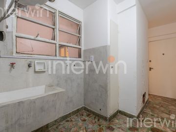 Departamento de 3 ambientes   dependencias de servicio - Flores - VENTA