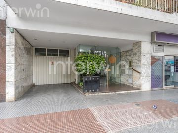 Departamento de 3 ambientes   dependencias de servicio - Flores - VENTA
