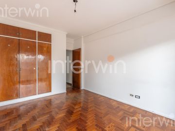 Departamento de 3 ambientes   dependencias de servicio - Flores - VENTA