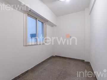 Departamento de 3 ambientes   dependencias de servicio - Flores - VENTA