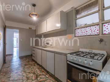 Departamento de 3 ambientes   dependencias de servicio - Flores - VENTA