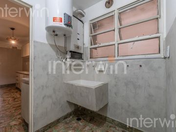 Departamento de 3 ambientes   dependencias de servicio - Flores - VENTA