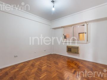 Departamento de 3 ambientes   dependencias de servicio - Flores - VENTA