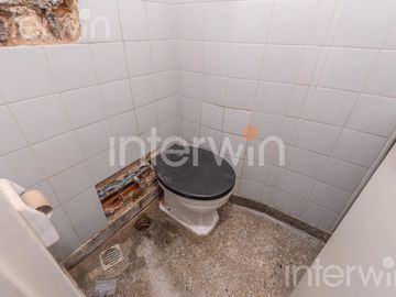 Departamento de 3 ambientes   dependencias de servicio - Flores - VENTA