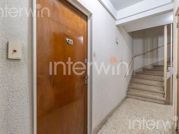 Departamento de 3 ambientes   dependencias de servicio - Flores - VENTA