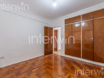 Departamento de 3 ambientes   dependencias de servicio - Flores - VENTA