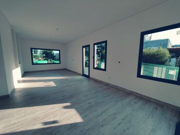 Casa con pileta en San Ramon Pilar del Este