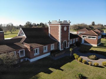 Casa con pileta en San Ramon Pilar del Este