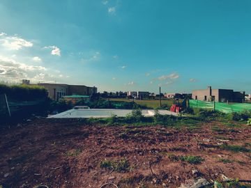 Casa con pileta en San Ramon Pilar del Este