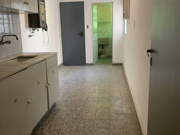 Departamento 3 amplios ambientes apto profesional a sólo 1 cuadra de Cabildo