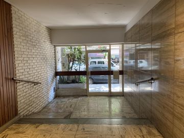 Departamento 3 amplios ambientes apto profesional a sólo 1 cuadra de Cabildo
