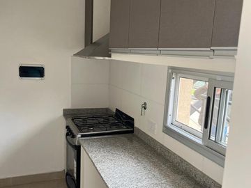 Departamento en venta 3 amb. con Jardin a 3 cuadras de panamericana.