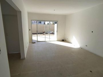 Departamento en venta 3 amb. con Jardin a 3 cuadras de panamericana.