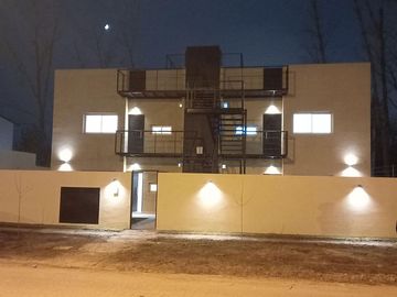 Departamento en venta 3 amb. con Jardin a 3 cuadras de panamericana.