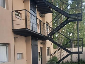 Departamento en venta 3 amb. con Jardin a 3 cuadras de panamericana.