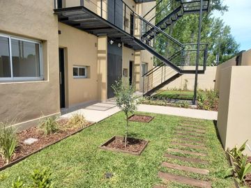 Departamento en venta 3 amb. con Jardin a 3 cuadras de panamericana.