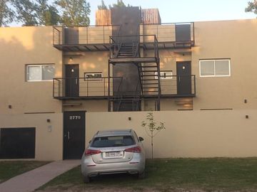 Departamento en venta 3 amb. con Jardin a 3 cuadras de panamericana.