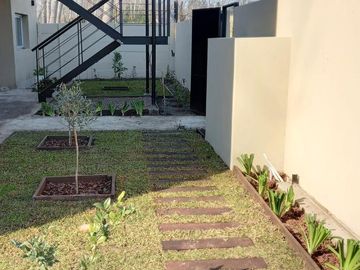 Departamento en venta 3 amb. con Jardin a 3 cuadras de panamericana.