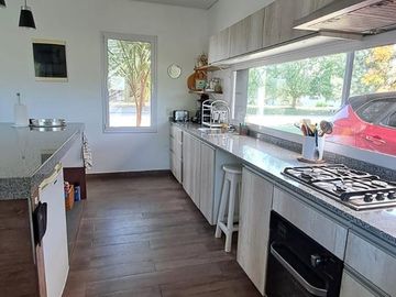Casa en Venta y/o alquiler en La Primavera,