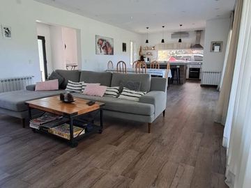 Casa en Venta y/o alquiler en La Primavera,
