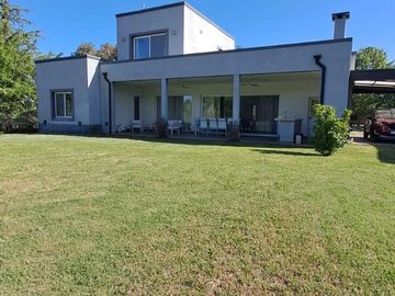 Casa en Venta y/o alquiler en La Primavera,