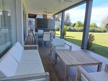 Casa en Venta y/o alquiler en La Primavera,