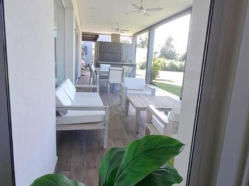Casa en Venta y/o alquiler en La Primavera,